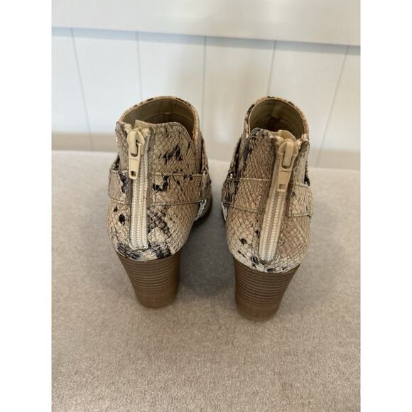Fergalicious by Fergie Womens Chucky Snakeskin Ankle Boots Size 7.5M Block Heel - Picture 6 of 7